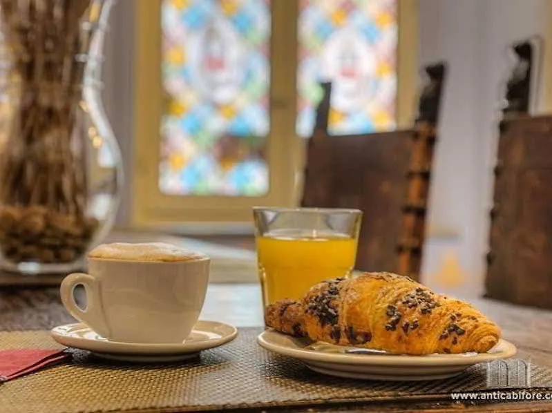 L'Antica Bifore Lucca Bed & Breakfast