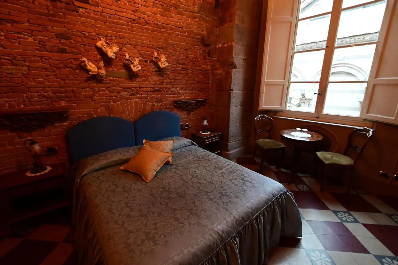 L'Antica Bifore Lucca Bed & Breakfast
