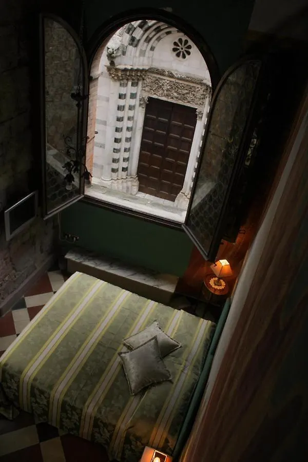 L'Antica Bifore Lucca Bed & Breakfast